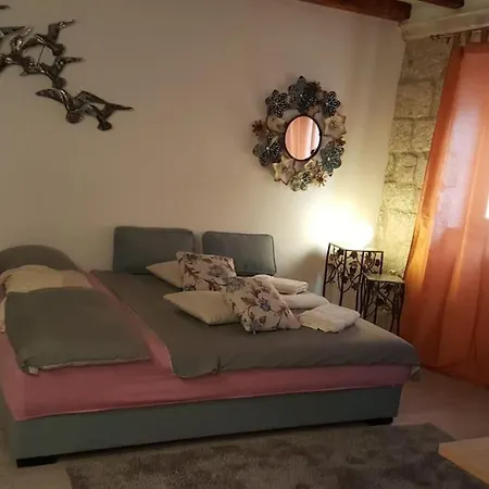 Nana Fata Apartament *