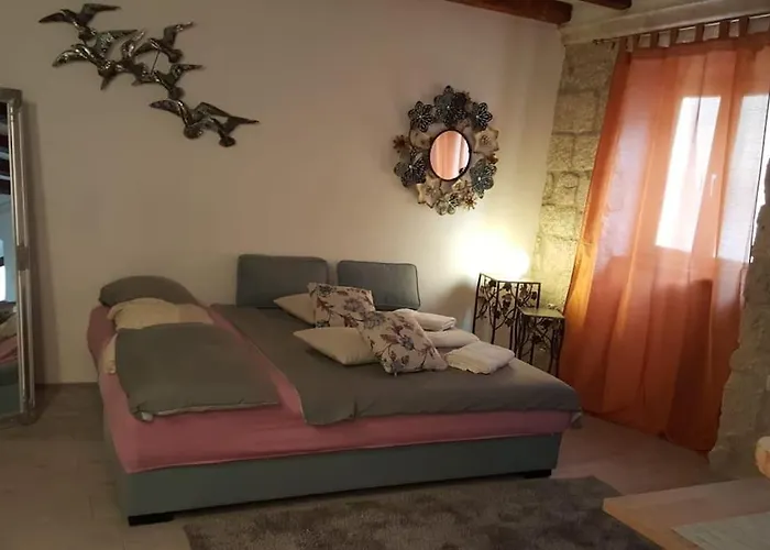 Nana Fata Apartament *